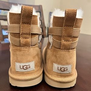 Tan suede girls size 4 Uggs. Never worn. Stickers still on bottom.